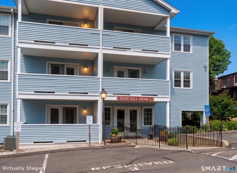 136 Deer Hill, Danbury, 06810, 1 Bedroom Bedrooms, 0 ,1 BathroomBathrooms,Condo/co-op For Sale,For Sale,Deer Hill,0,24154793