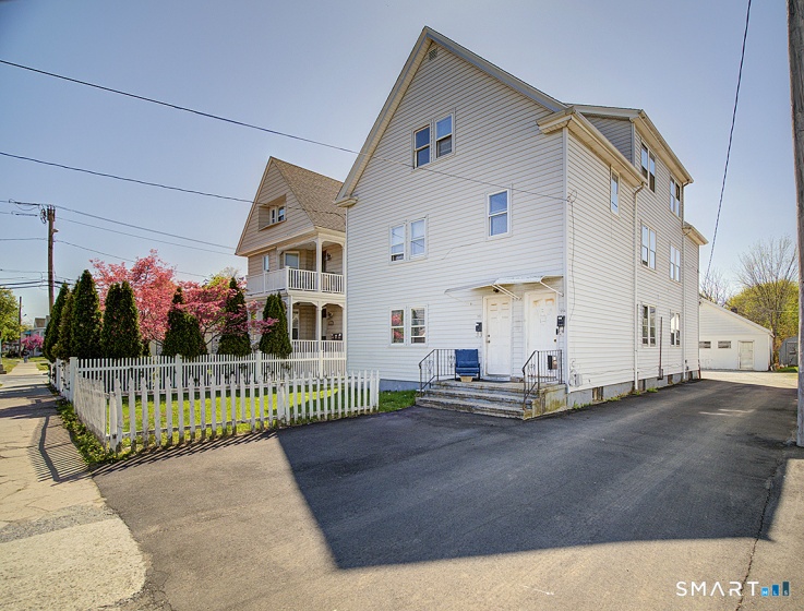 1052 Dixwell, Hamden, 06514, 9 Bedrooms Bedrooms, 0 ,3 BathroomsBathrooms,Multi-family For Sale,For Sale,Dixwell,0,24170012