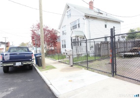 19 Morris, New Haven, 06519, 5 Bedrooms Bedrooms, 0 ,2 BathroomsBathrooms,Multi-family For Sale,For Sale,Morris,0,24174368