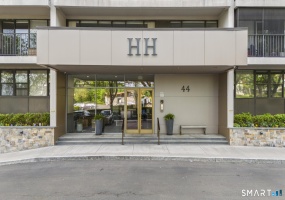 44 Strawberry Hill, Stamford, 06902, 2 Bedrooms Bedrooms, 0 ,2 BathroomsBathrooms,Condo/co-op For Sale,For Sale,Strawberry Hill,0,24170477