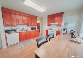 100 Colonial, Stamford, 06906, 2 Bedrooms Bedrooms, 0 ,1 BathroomBathrooms,Residential Rental,For Sale,Colonial,0,24176770