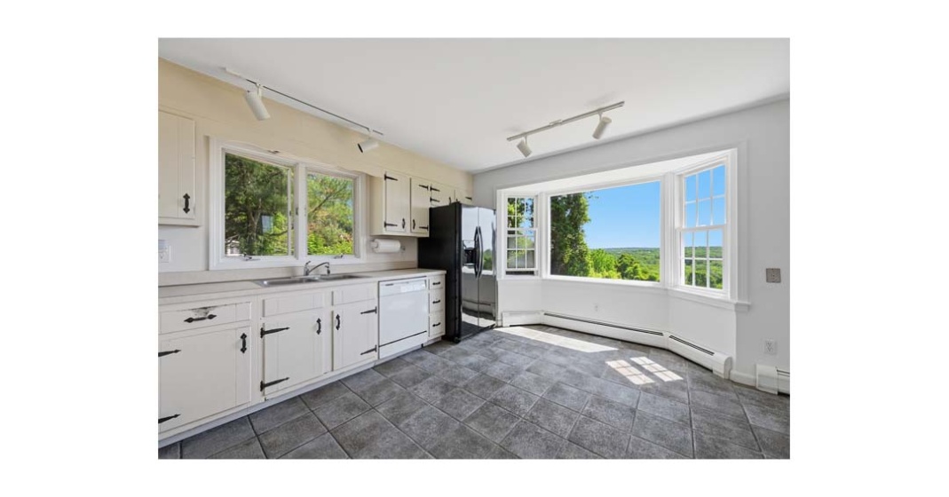 15 Valley View Rd, Newtown, Connecticut 06470, 4 Bedrooms Bedrooms, 0 ,3 BathroomsBathrooms,Single Family For Sale,For Sale,Valley View Rd,0,170625928